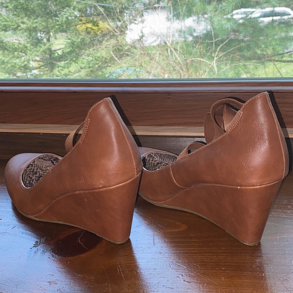 Rampage Wedges with Straps - Picture 4 of 11